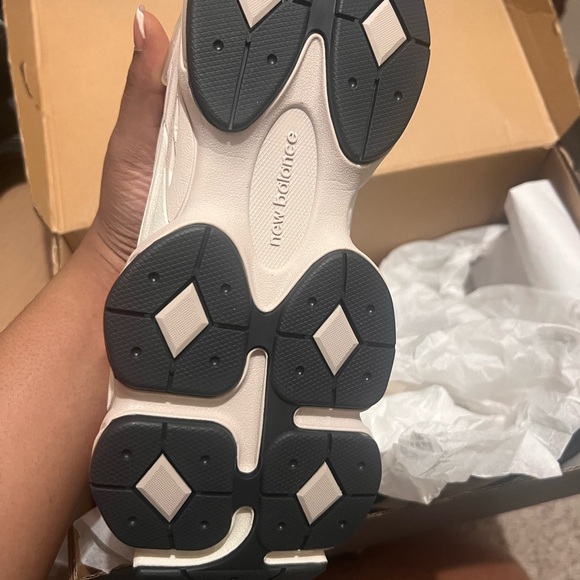 New Balance Beige Sneakers - Picture 2 of 4